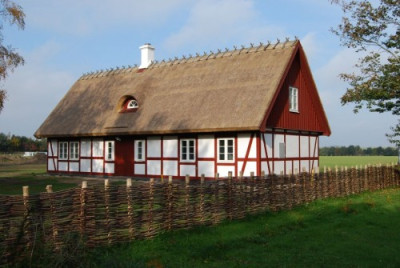 Domy drewniane całoroczne – zalety, koszty i energooszczędność