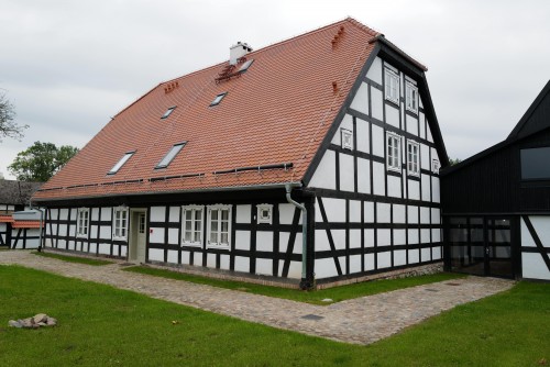 Domy z muru pruskiego – historia konstrukcji i współczesne zastosowanie